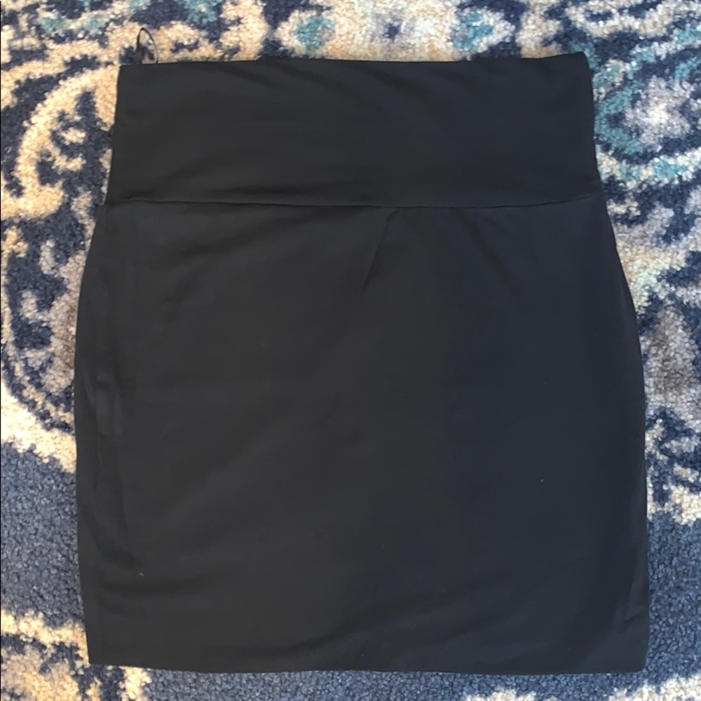 Women’s comfy black skirt